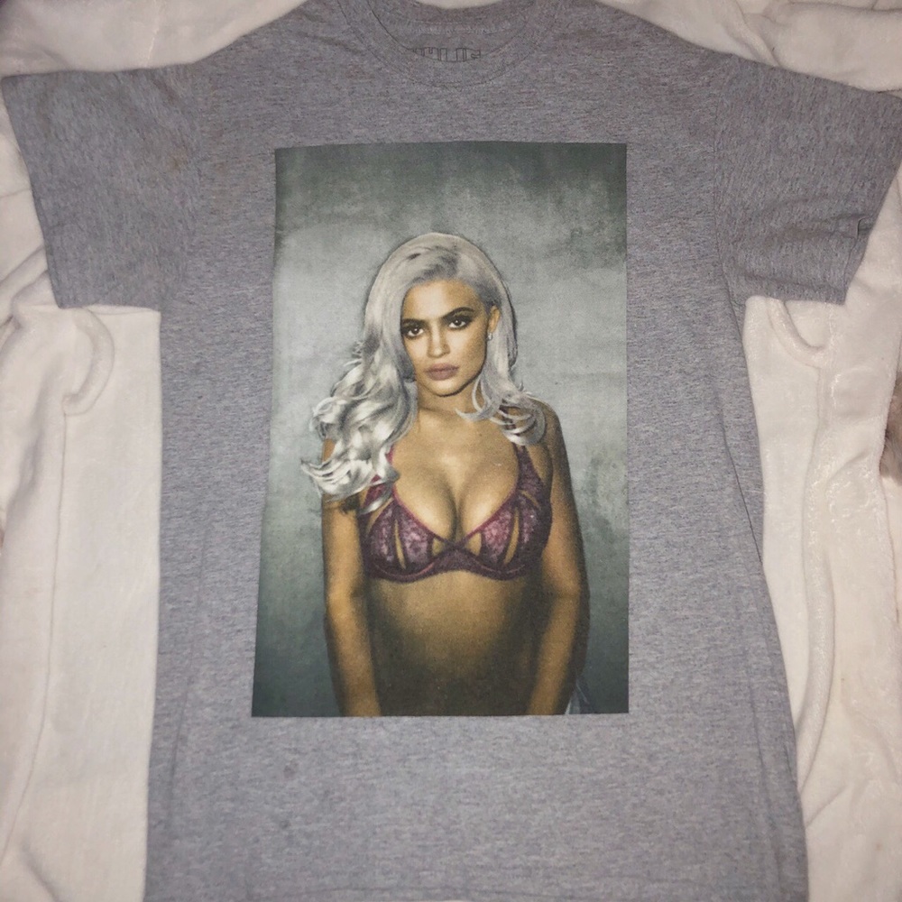 Kylie Jenner tee
